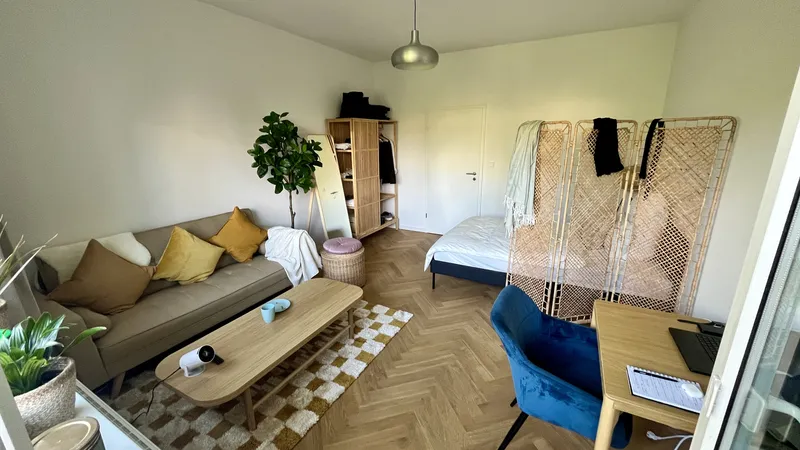 Sanierte und voll möblierte Wohnung mit Balkon, 2 Minuten von der U9 — photo 1